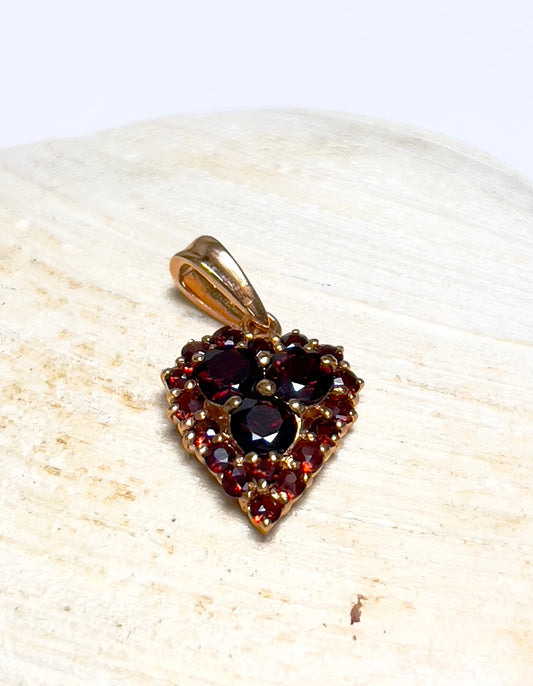 Pendant. Garnet