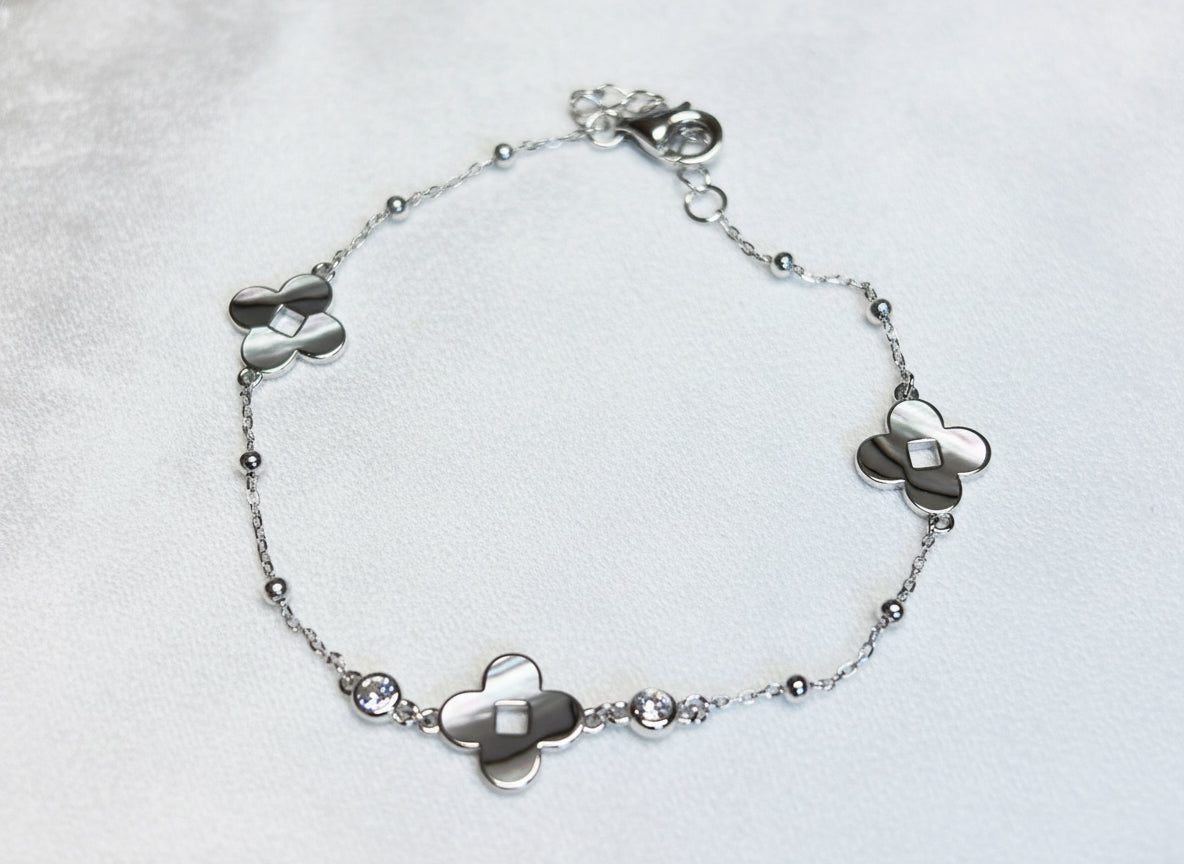 Bracelet. Chain. Clover