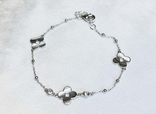 Bracelet. Chain. Clover