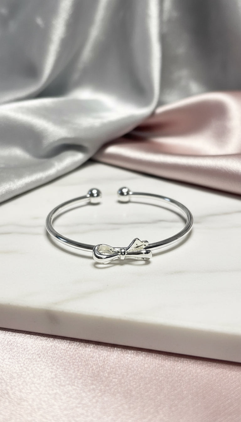 Bow bangle