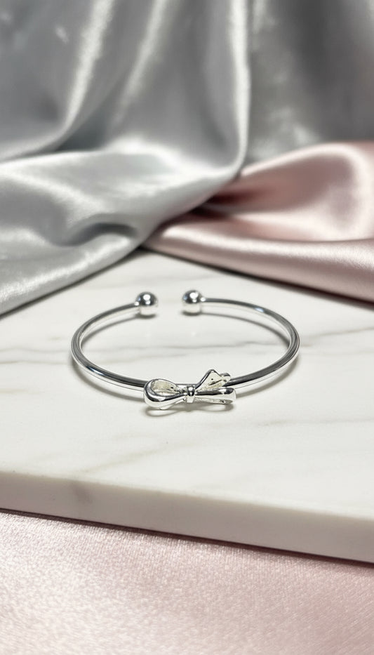 Bow bangle