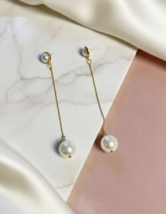 Elegant background for gold pearl earrings